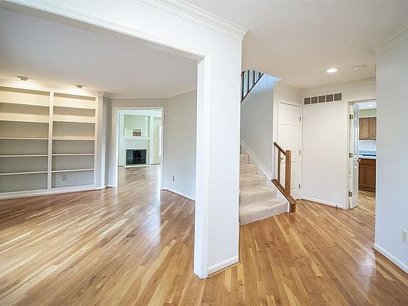 4th image of 10373 Giverny Blvd