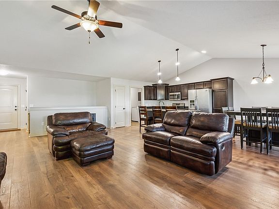 4th image of 1528 Tuscany Dr SE