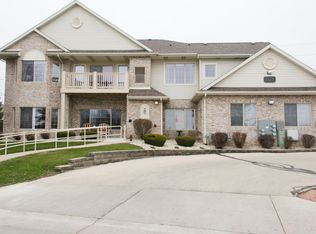 1527 Summerset Dr, Racine, WI 53406