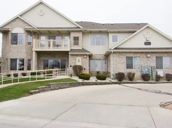 1527 Summerset Dr, Racine, WI 53406