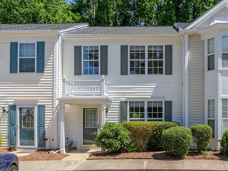 306 Orchard Park Dr — Photo 1