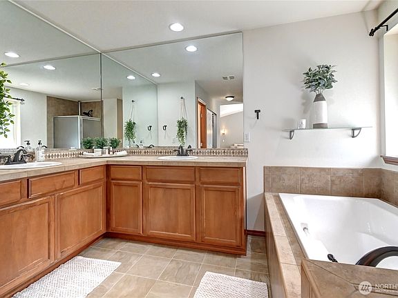 4th image of 6710 84th Drive NE