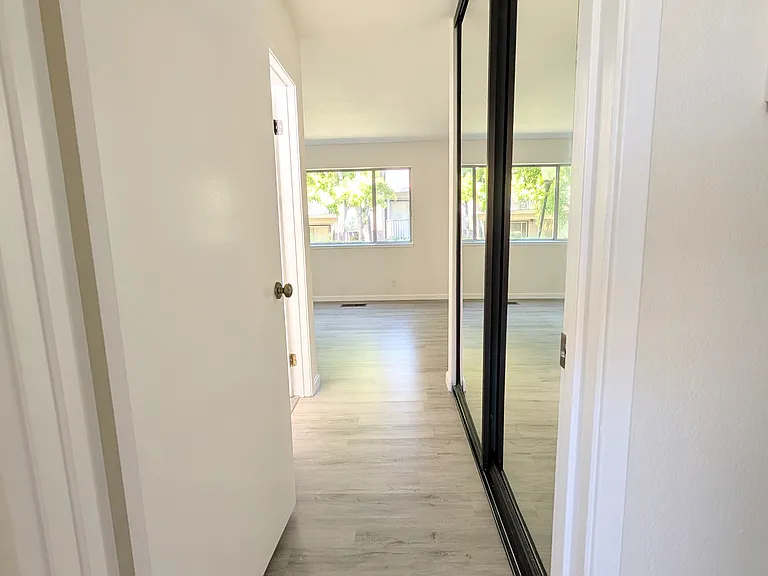 472 Lancaster Ln — Photo 12