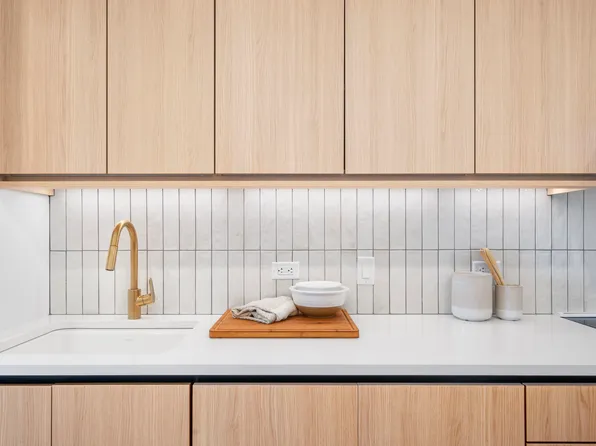 30 Park Lane North image 3 of 39