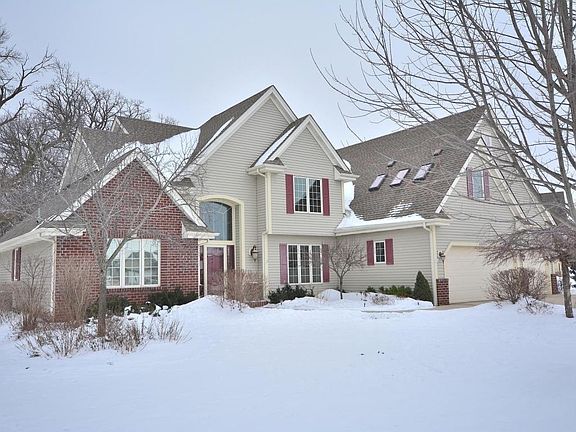 2nd image of W233N7748 Chestnut Ct