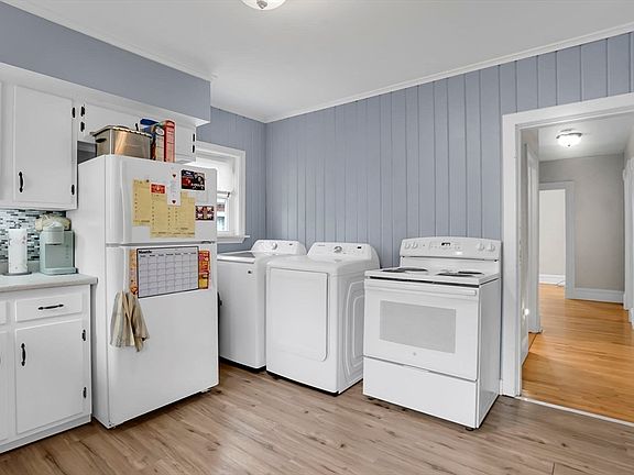 5th image of 40 Laurel St