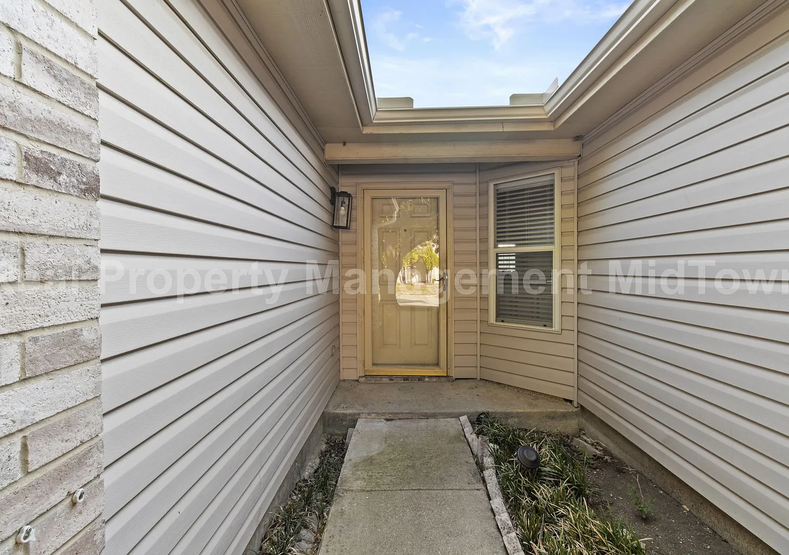 Charming Arlington Home Available for Lease at $1,995/Month — Photo 3