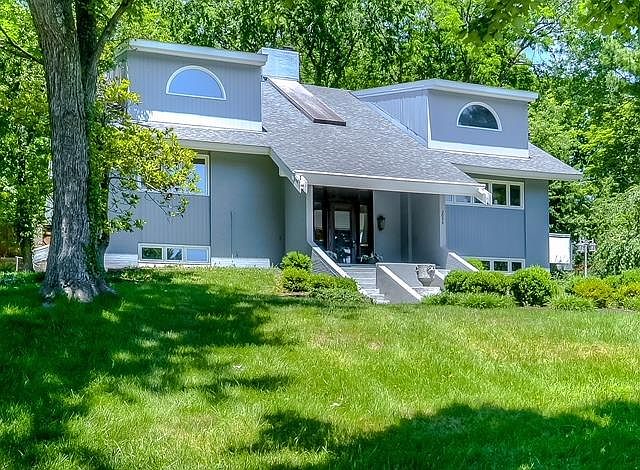 1st image of 2036 Lakeside Dr