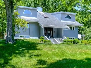 2036 Lakeside Dr, Lexington, KY 40502