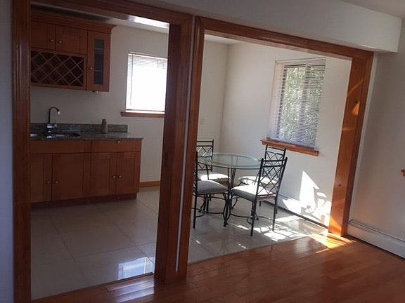 2nd image of 18 Harbor View Ct