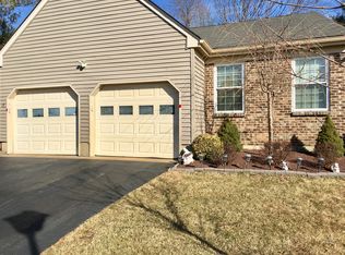 17 Betsy Ross Dr, Monroe Township, NJ 08831