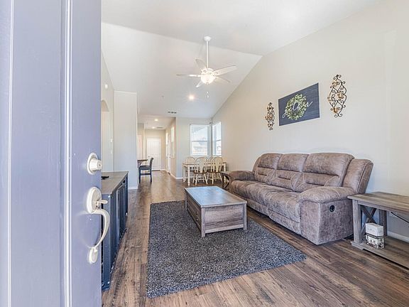 4th image of 680 Lewis St