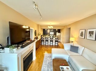 3232 N Halsted St APT D404, Chicago, IL 60657