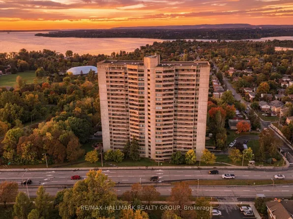 415 Greenview Ave #1005, Ottawa, ON K2B 8G5