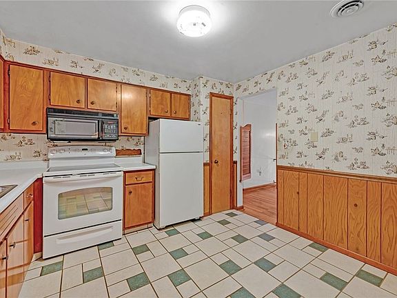 3rd image of 3103 Attleboro Pl