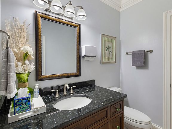 4th image of 2211 Maple Hill Ct