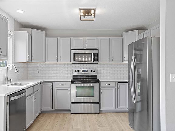 3rd image of 4807 NE Trilein Dr