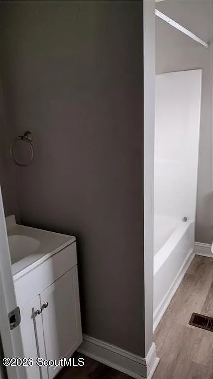 2 bed, 1.0 bath, 150 sqft, $1,050 — Photo 2