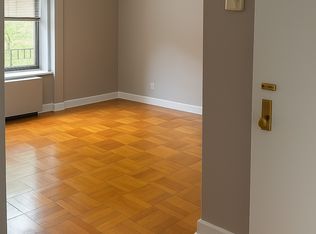 73-03 189th St #F, Fresh Meadows, NY 11366