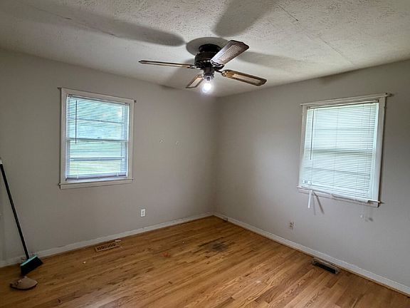 5th image of 159 Vance Dr