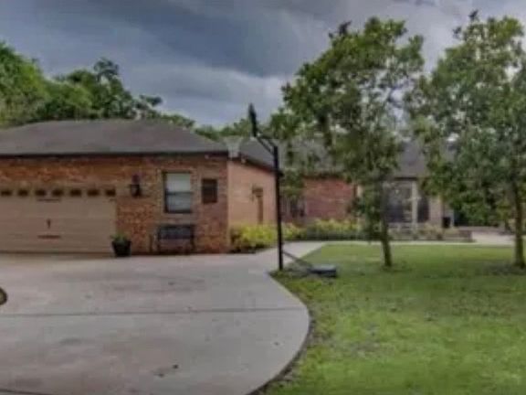 3rd image of 120 Roann Dr