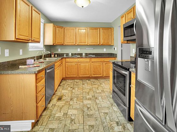 5th image of 102 Westley Ave