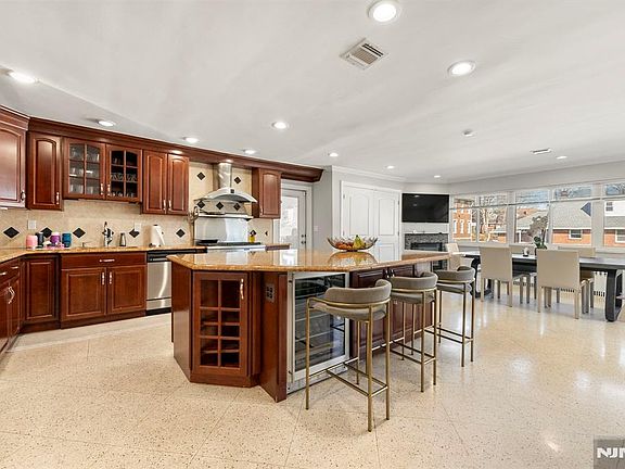2nd image of 1070 Cumbermeade Road