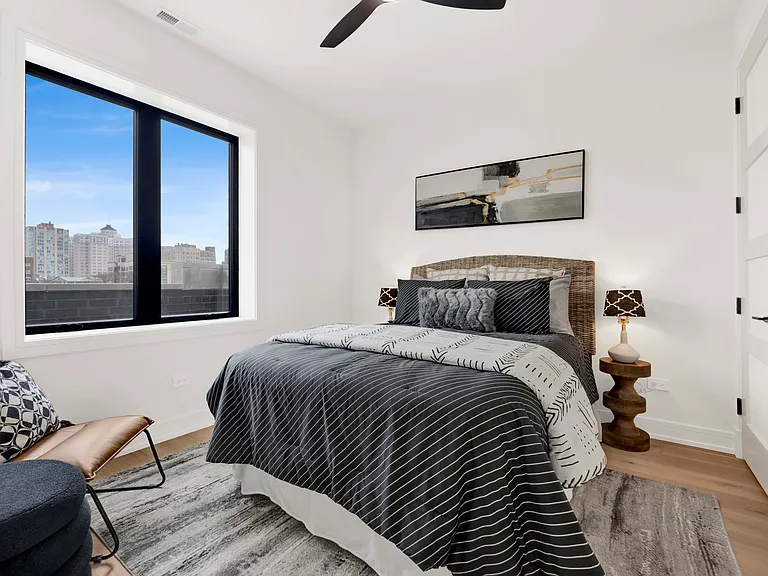 5630 N Broadway St #2E — Photo 11