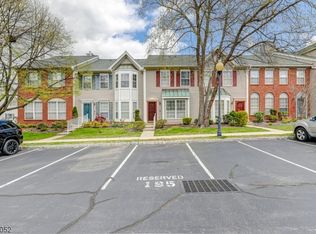 113 Columbus Dr, Franklin Park, NJ