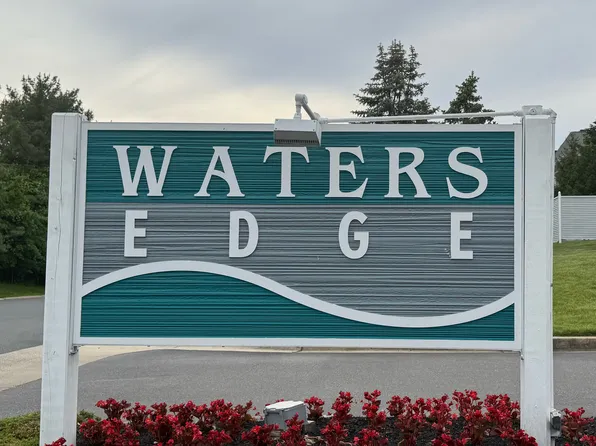 1301 Waters Edge Dr, Newark, DE 19702