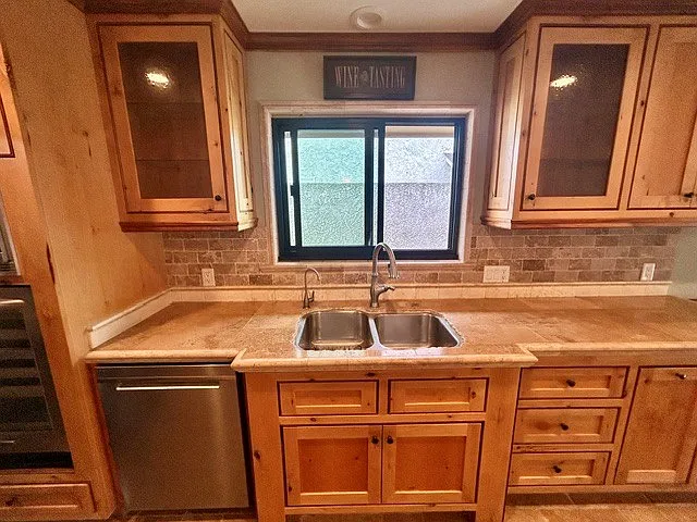 4311 Emerald Cir — Photo 9