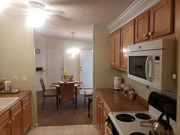 4th image of 535 Squire Ln