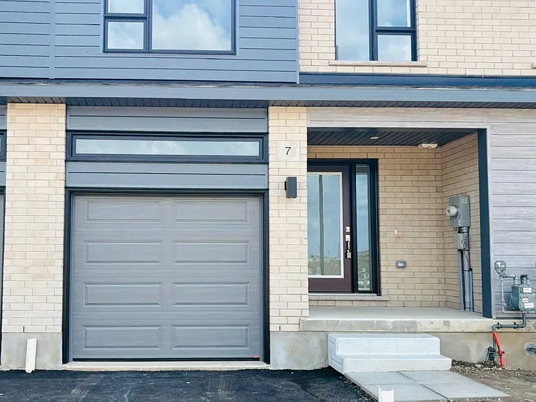 7 Oak St — Photo 2