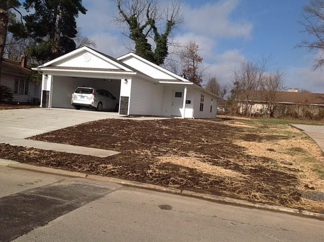 1st image of 1014 W White St
