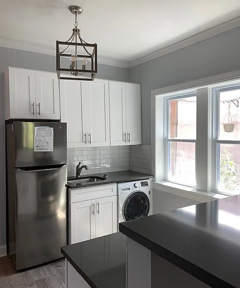 12 Russell Avenue — Photo 4