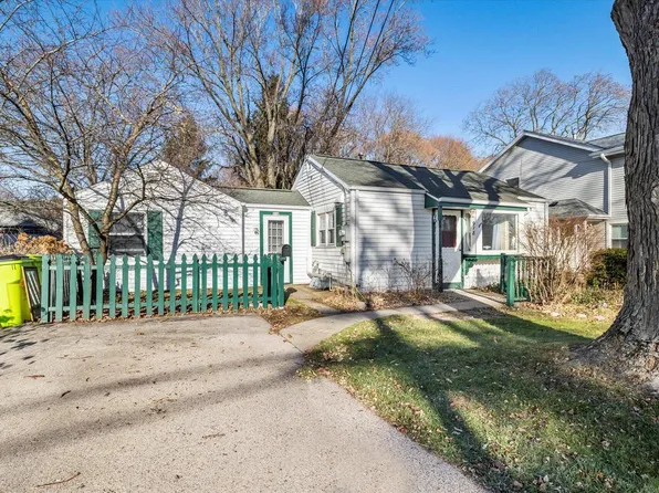 918 Lisbon AVENUE, Hartland, WI 53029