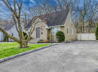 220 Washington Ave, Elmwood Park, NJ 07407