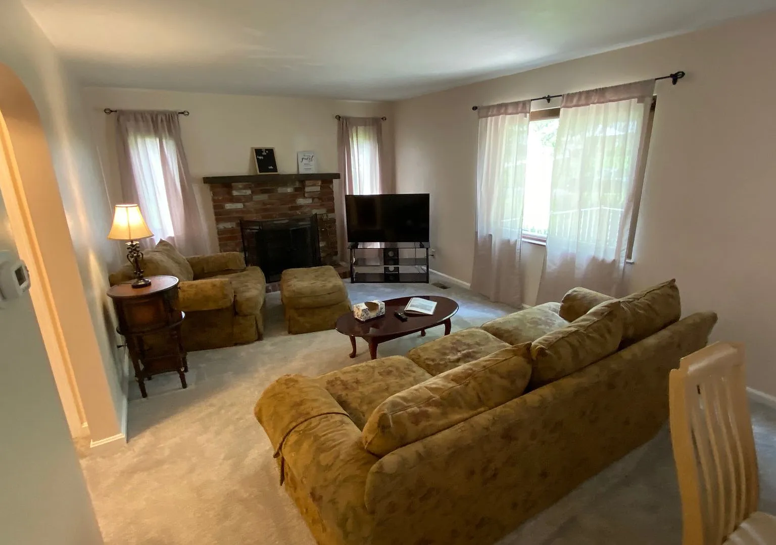 Fully Furnished with Washer and Dryer on quiet cul-de-sac — Photo 4