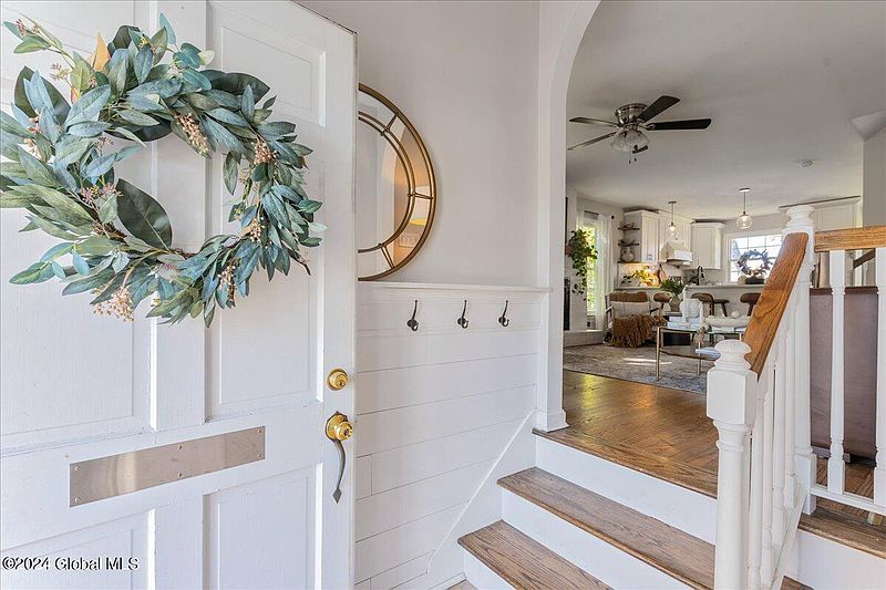 4th image of 227 Eastholm Road
