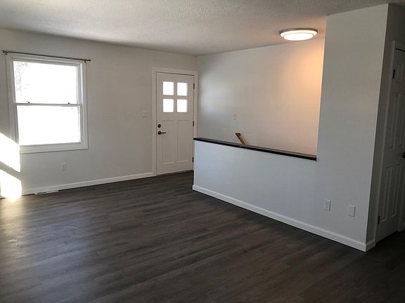 4th image of 808 Northlawn St NE #808