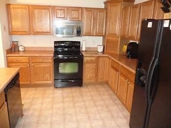 4th image of 1100 Almond Dr