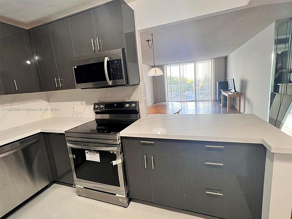 3rd image of 2801 NE 183rd St APT 403W