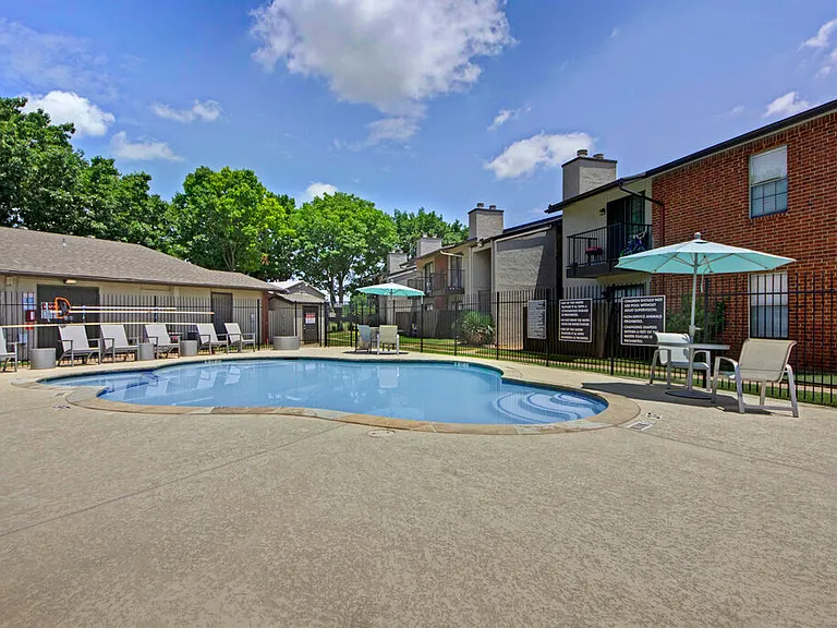 South Meadows Apartments — Photo 3