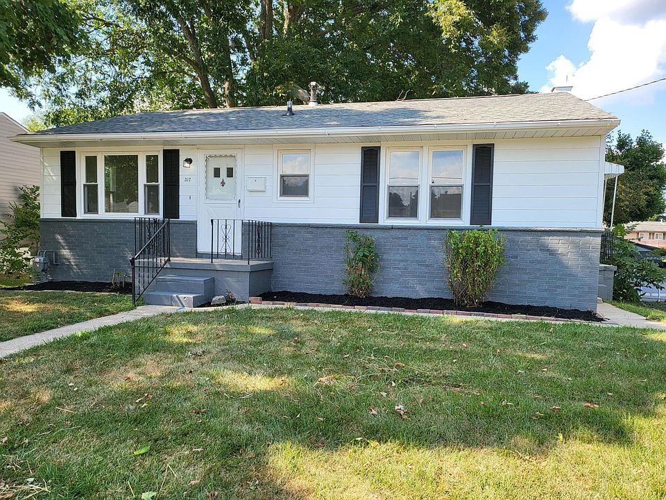 1st image of 317 W Hubert Ave