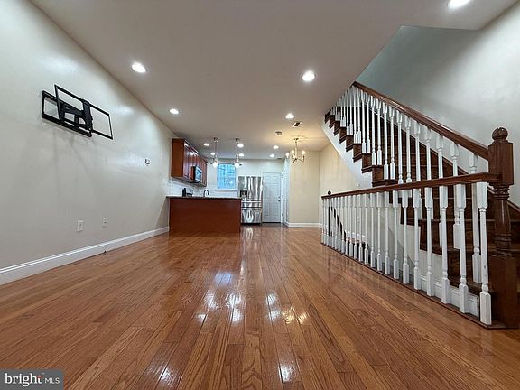 3rd image of 5746 N Woodstock St