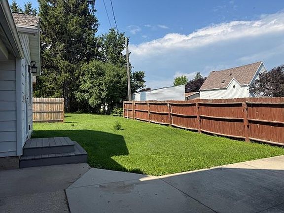 3rd image of 307 E Main St