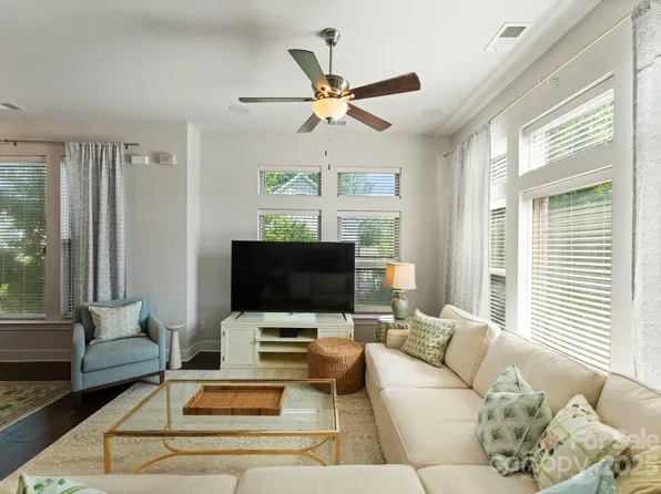 329 Ideal Way, Charlotte, NC 28203