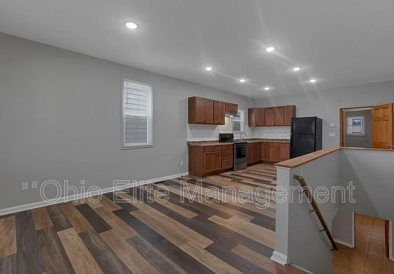 2023 Sullivant Ave — Photo 10