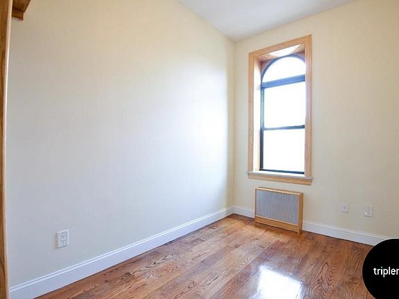 4th image of 529 Humboldt St #2L