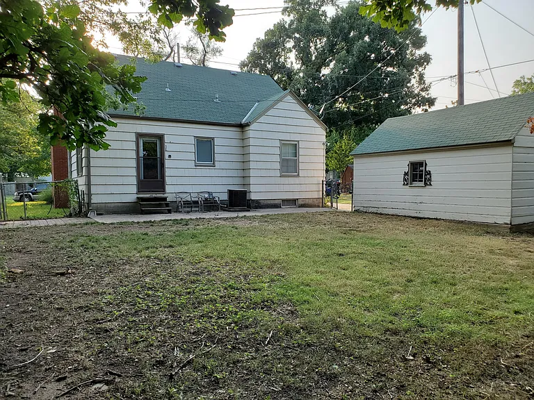 412 N Magnolia St — Photo 3
